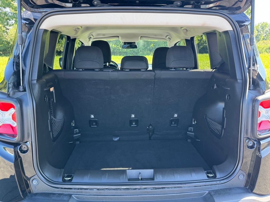 Used 2018 Jeep Renegade Altitude AWD/4WD image 32