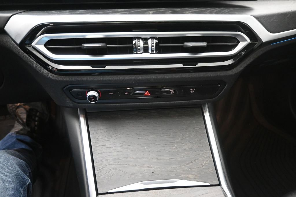 Used 2023 BMW 330i Sedan w/ Driving Assistance Package RWD image 9