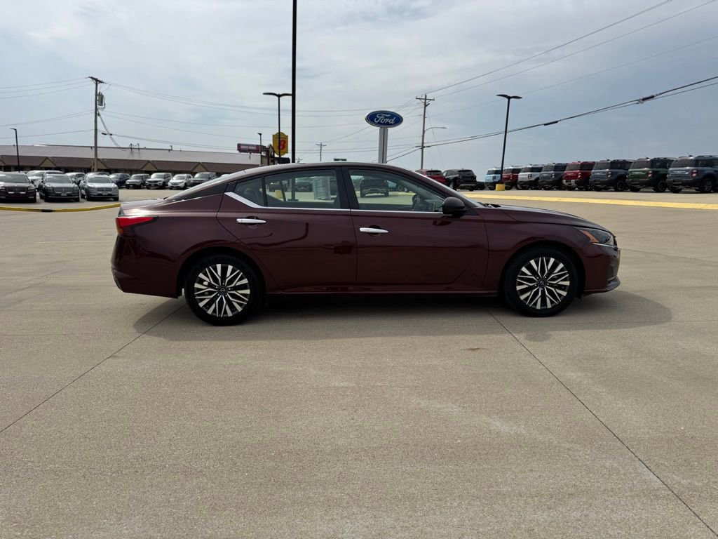 Used 2025 Nissan Altima 2.5 SV FWD image 4