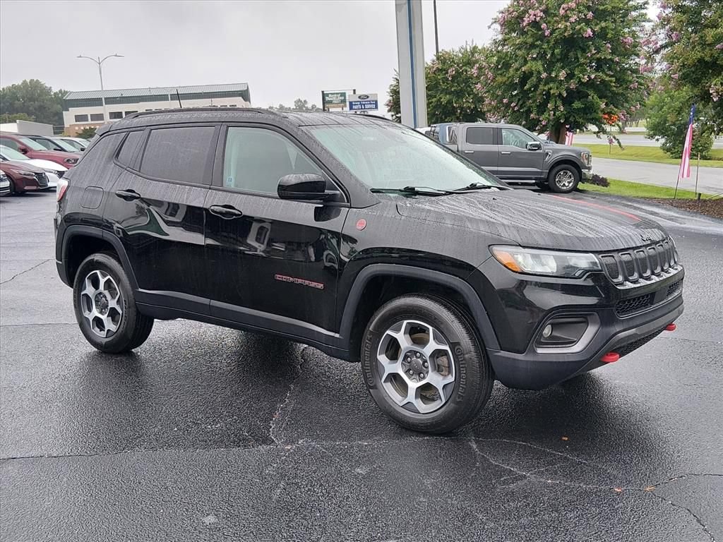 Used 2022 Jeep Compass Trailhawk w/ Trailhawk Convenience Group AWD/4WD image 2