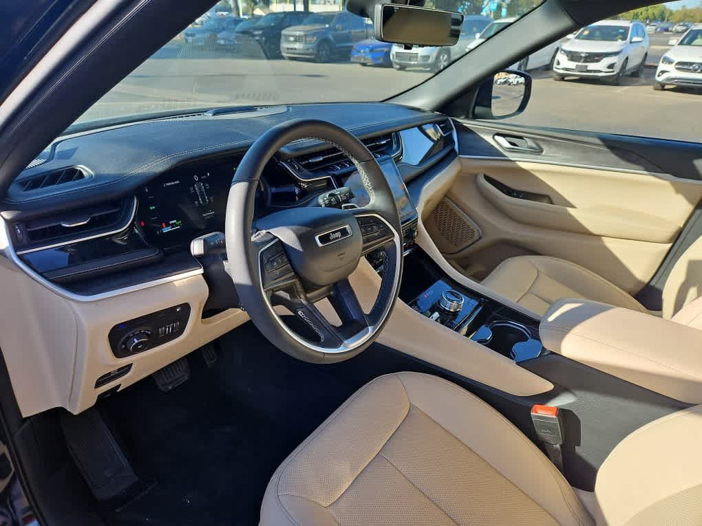 Used 2023 Jeep Grand Cherokee 4WD 4xe w/ Luxury Tech Group II image 14