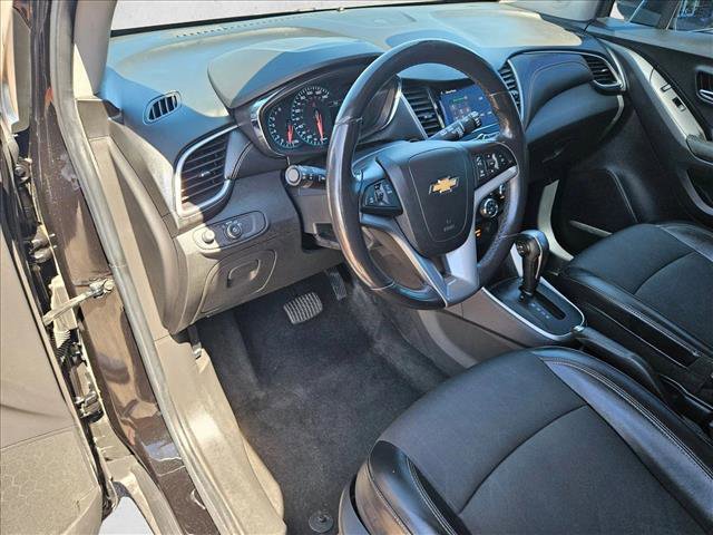 Used 2021 Chevrolet Trax LT w/ Midnight Edition FWD image 10