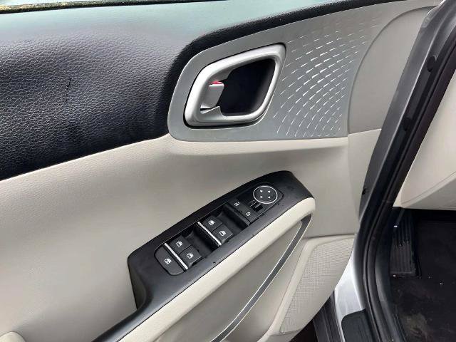 Used 2025 Kia Soul LX w/ LX Technology Package FWD image 16