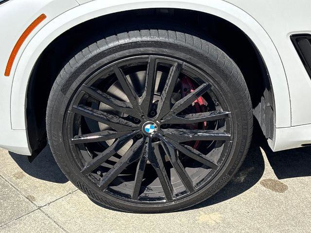 Used 2022 BMW X5 M50i image 14