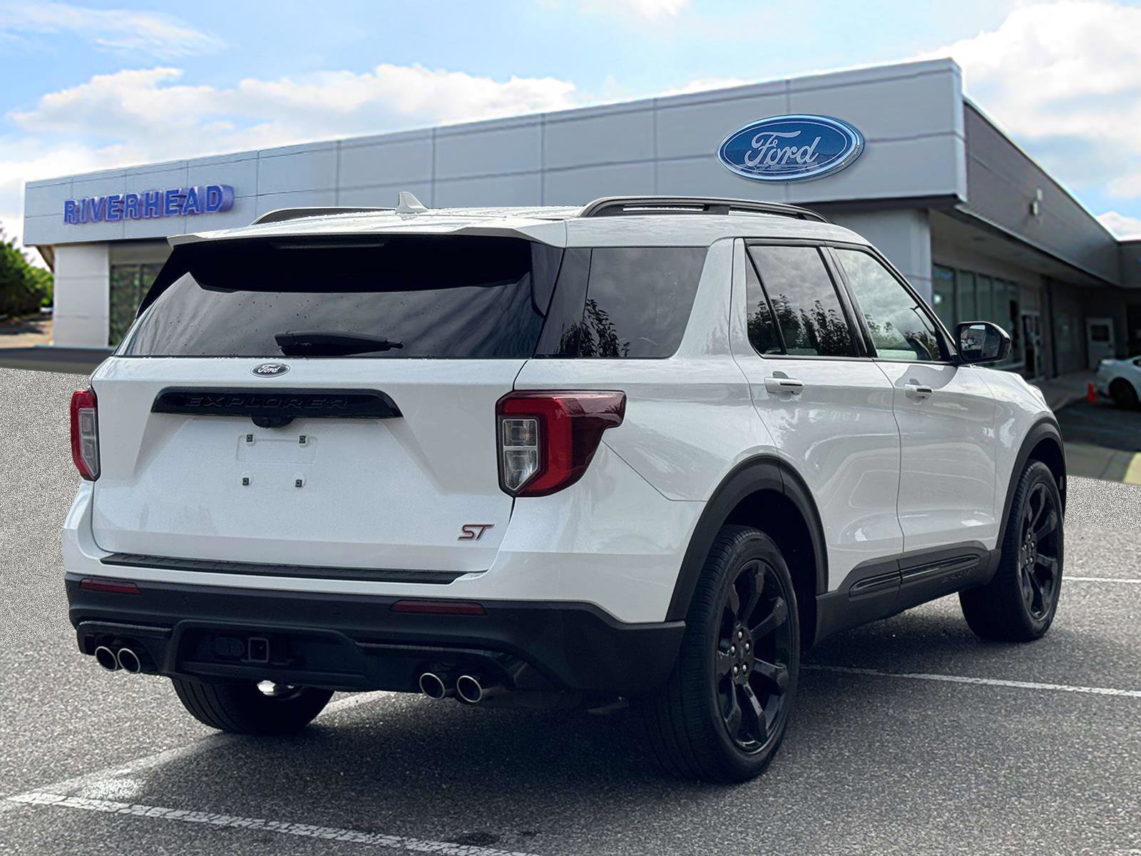 Certified 2022 Ford Explorer ST w/ ST Street Pack image 2