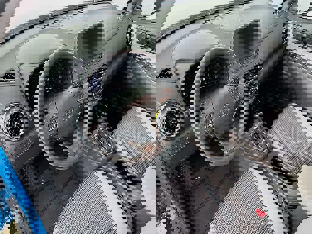 Used 2023 Hyundai Kona SE w/ Cargo Package image 9