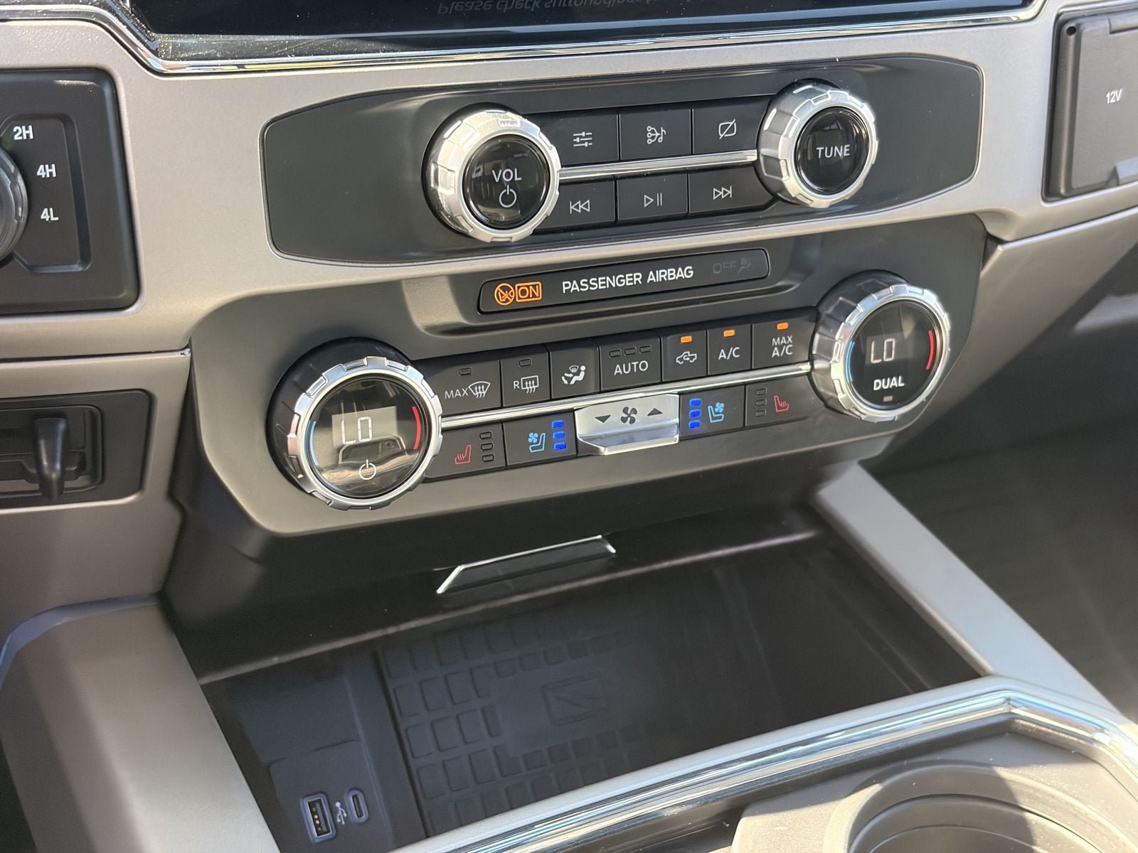 Certified 2022 Ford F250 Lariat w/ Lariat Ultimate Package AWD/4WD image 24