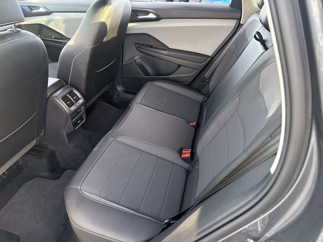 Used 2022 Volkswagen Taos SE image 19