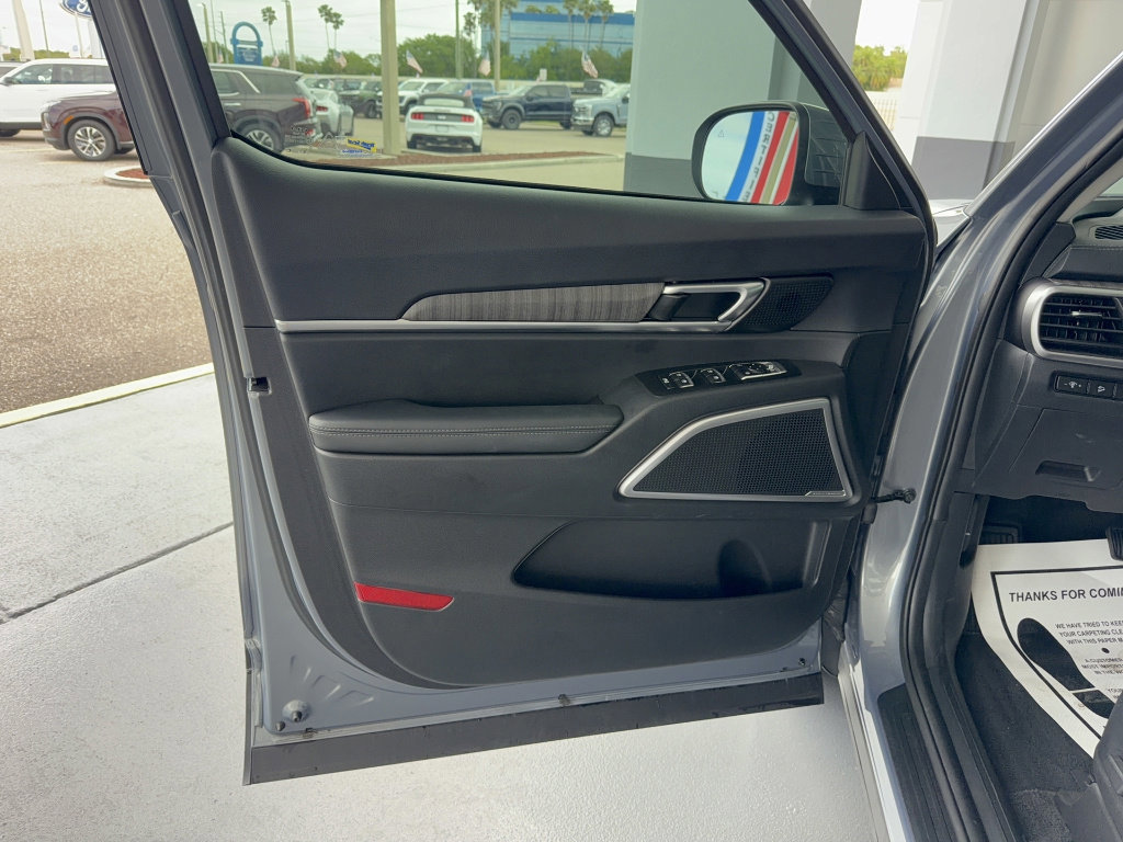 Used 2025 Kia Telluride EX image 9