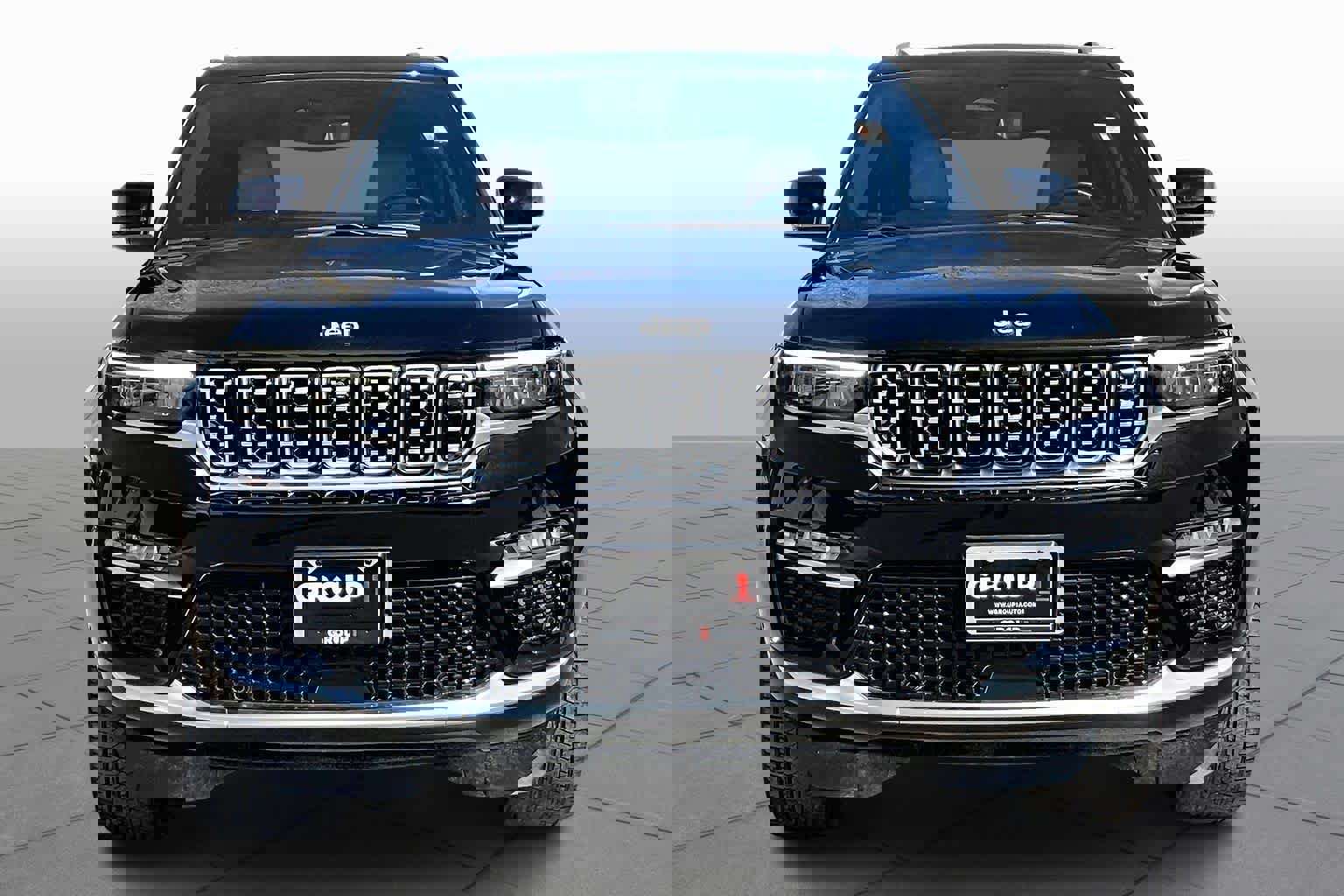 Used 2023 Jeep Grand Cherokee Summit image 6