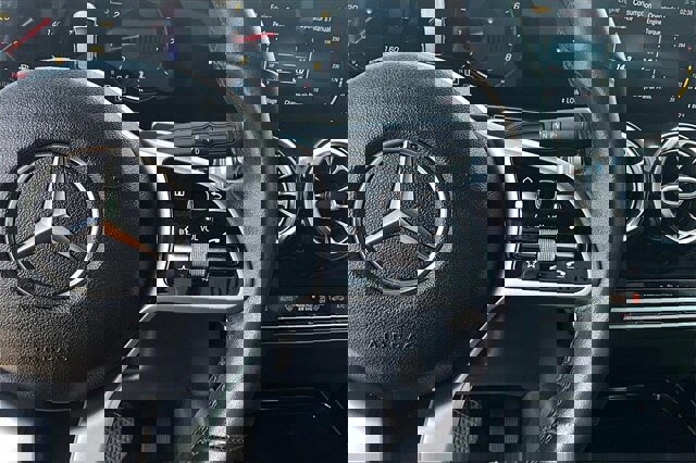 Used 2021 Mercedes-Benz GLB 250 w/ Premium Package image 19