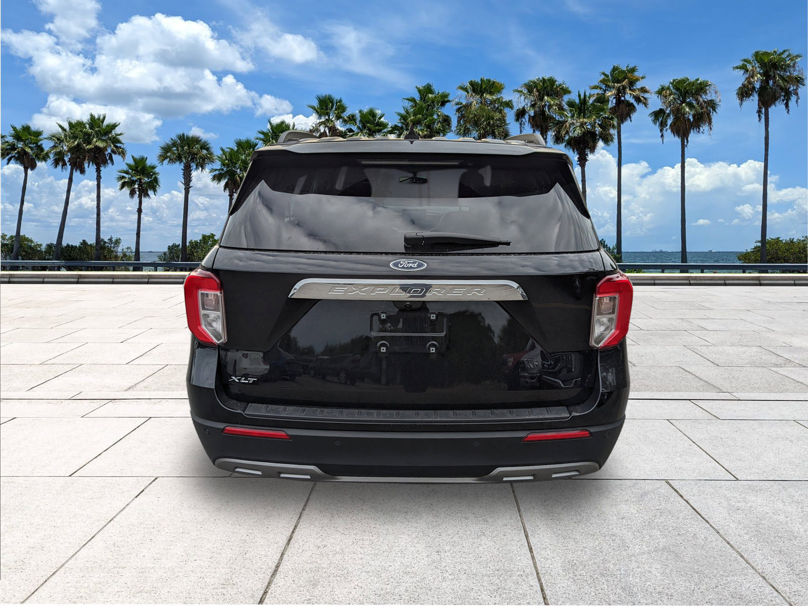 Certified 2022 Ford Explorer XLT w/ Equipment Group 202A image 7