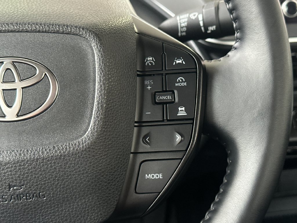 Used 2025 Toyota Prius LE FWD image 24