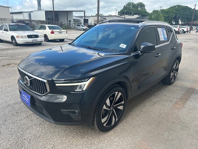 Used 2023 Volvo XC40 B5 Ultimate w/ Protection Package Premier AWD/4WD image 3