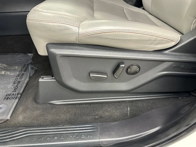 Certified 2025 Ford Expedition Active image 41