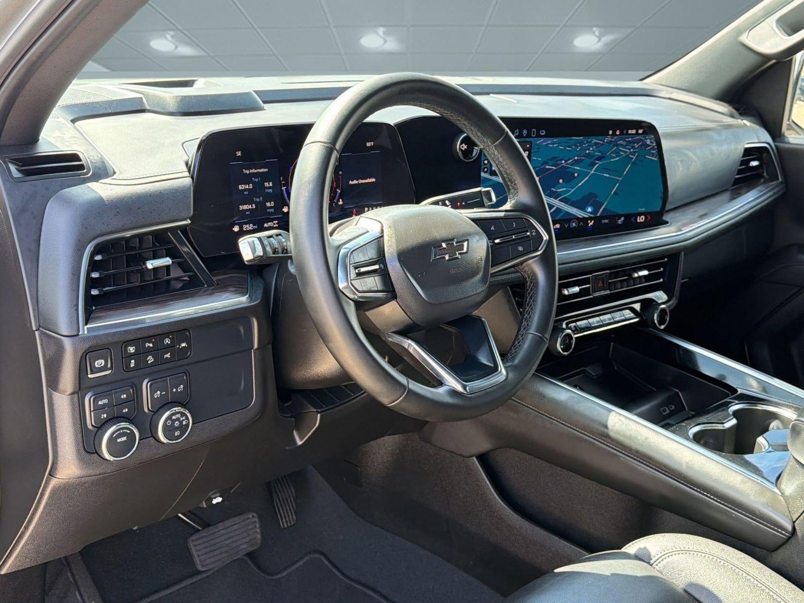 Used 2025 Chevrolet Suburban Z71 image 9