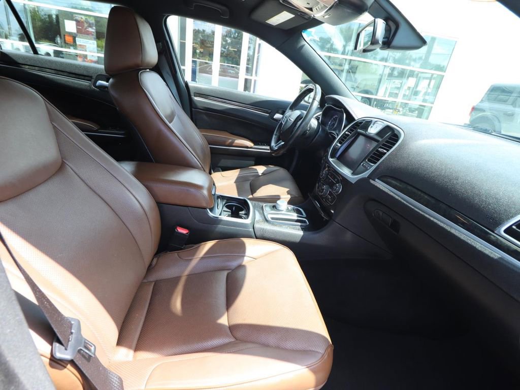 Used 2019 Chrysler 300 Limited RWD image 12
