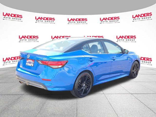 Used 2022 Nissan Sentra SR w/ SR Premium Package FWD image 3