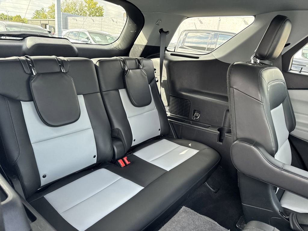 Certified 2022 Ford Explorer XLT w/ Equipment Group 202A image 18