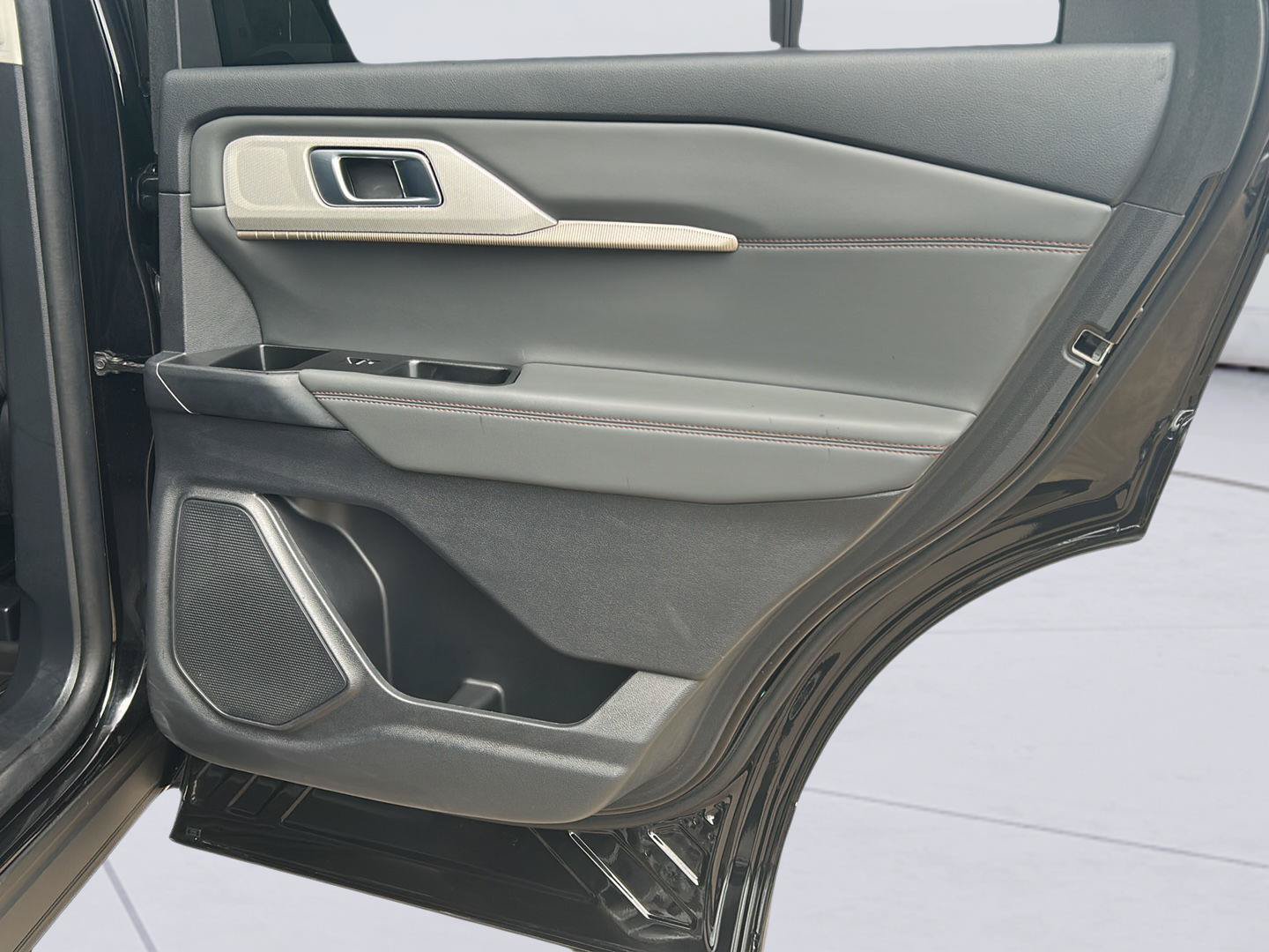 Certified 2025 Ford Explorer Active RWD image 22