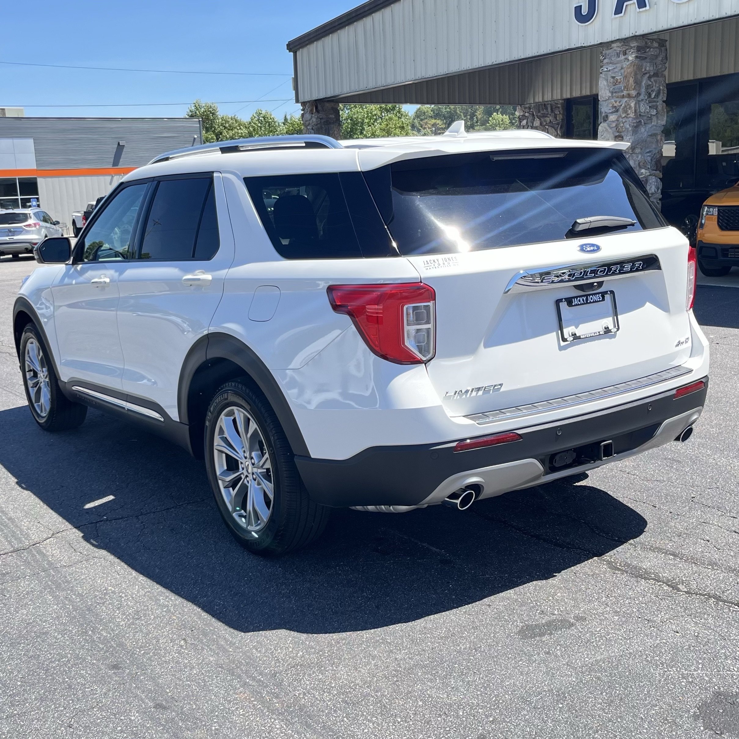 Certified 2024 Ford Explorer Limited w/ Limited Technology Package AWD/4WD image 8