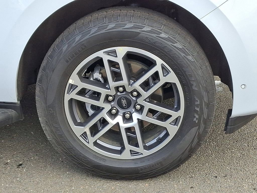 Certified 2025 Ford Expedition Active image 8