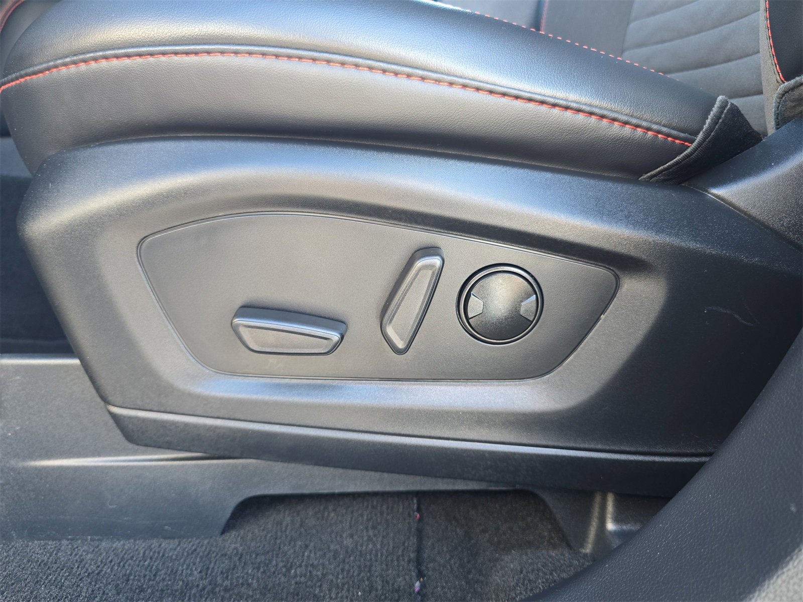 Certified 2025 Ford Explorer ST-Line w/ ST-Line Street Pack image 16