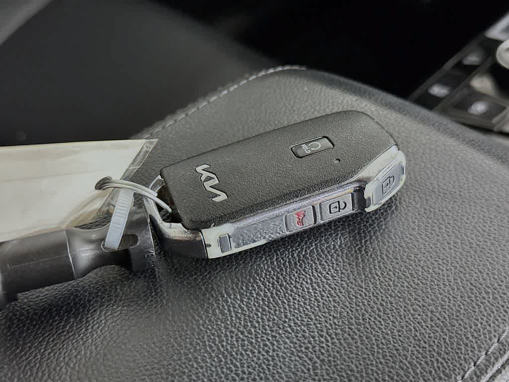 Used 2025 Kia Sportage EX FWD image 21