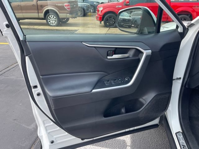 Used 2022 Toyota RAV4 XLE AWD/4WD image 13