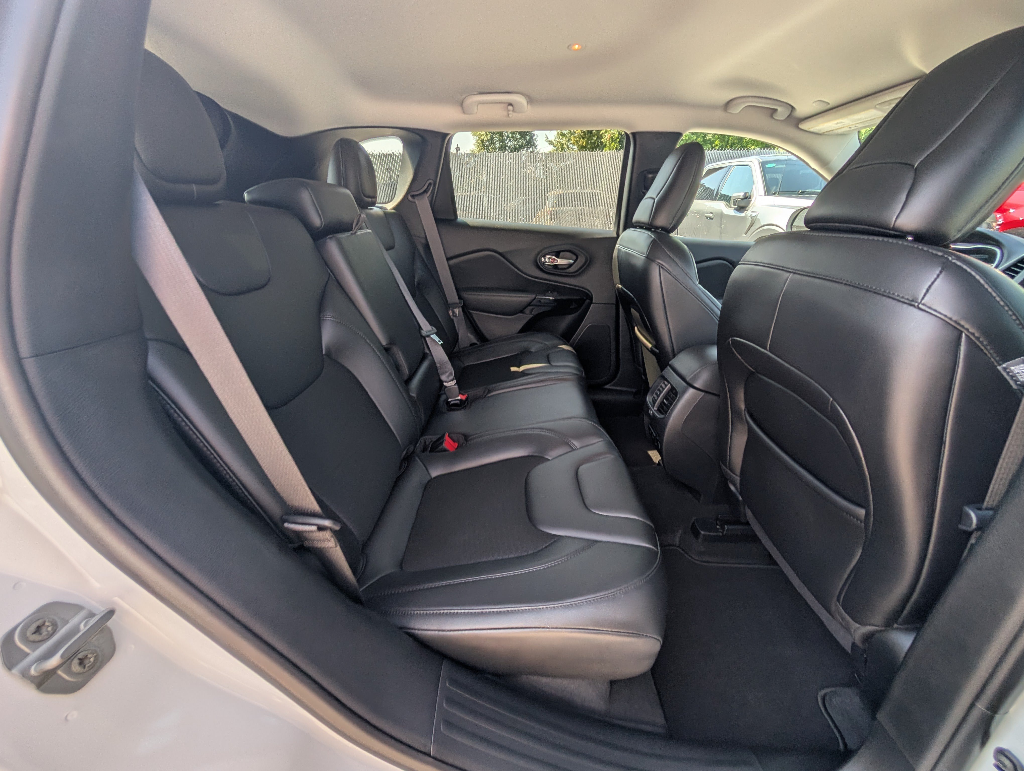 Used 2020 Jeep Cherokee Latitude Plus FWD image 13