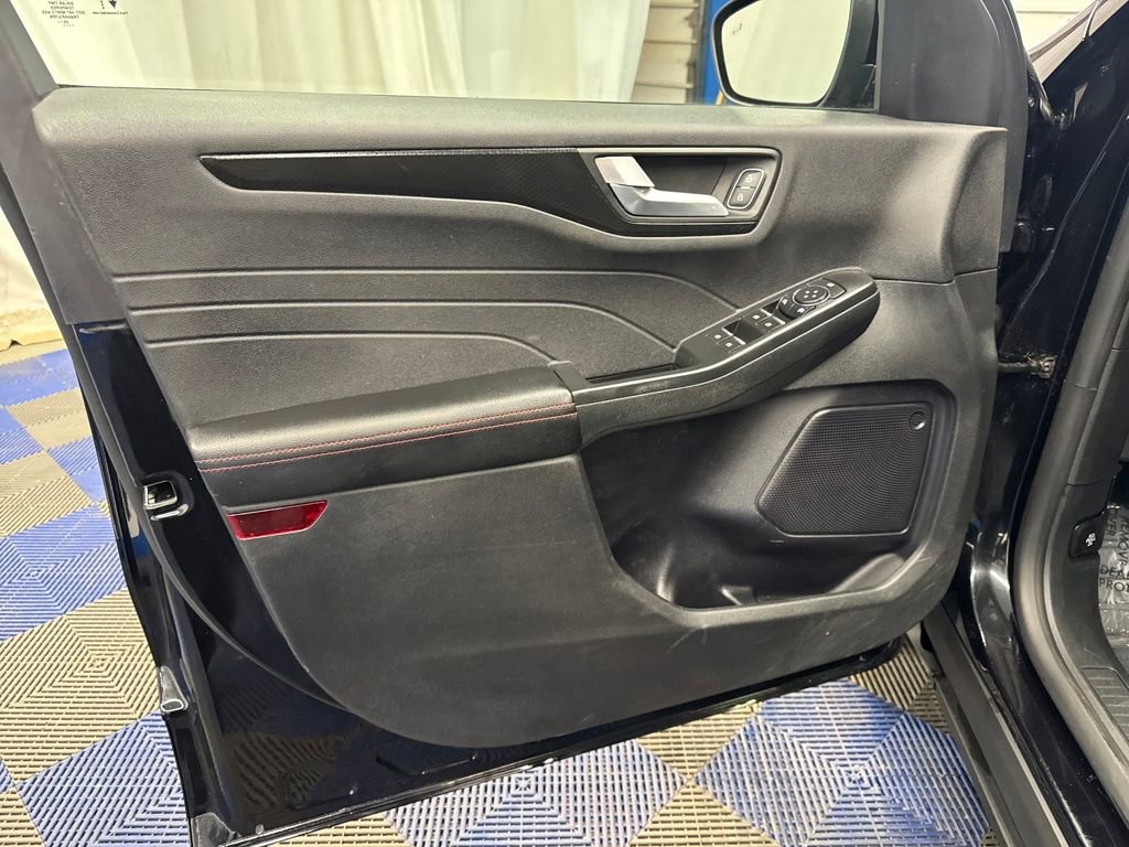 Certified 2022 Ford Escape SEL w/ SEL Stealth AWD Package image 12