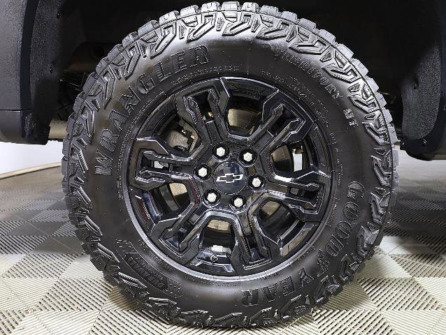 Used 2024 Chevrolet Silverado 1500 ZR2 w/ Technology Package image 25