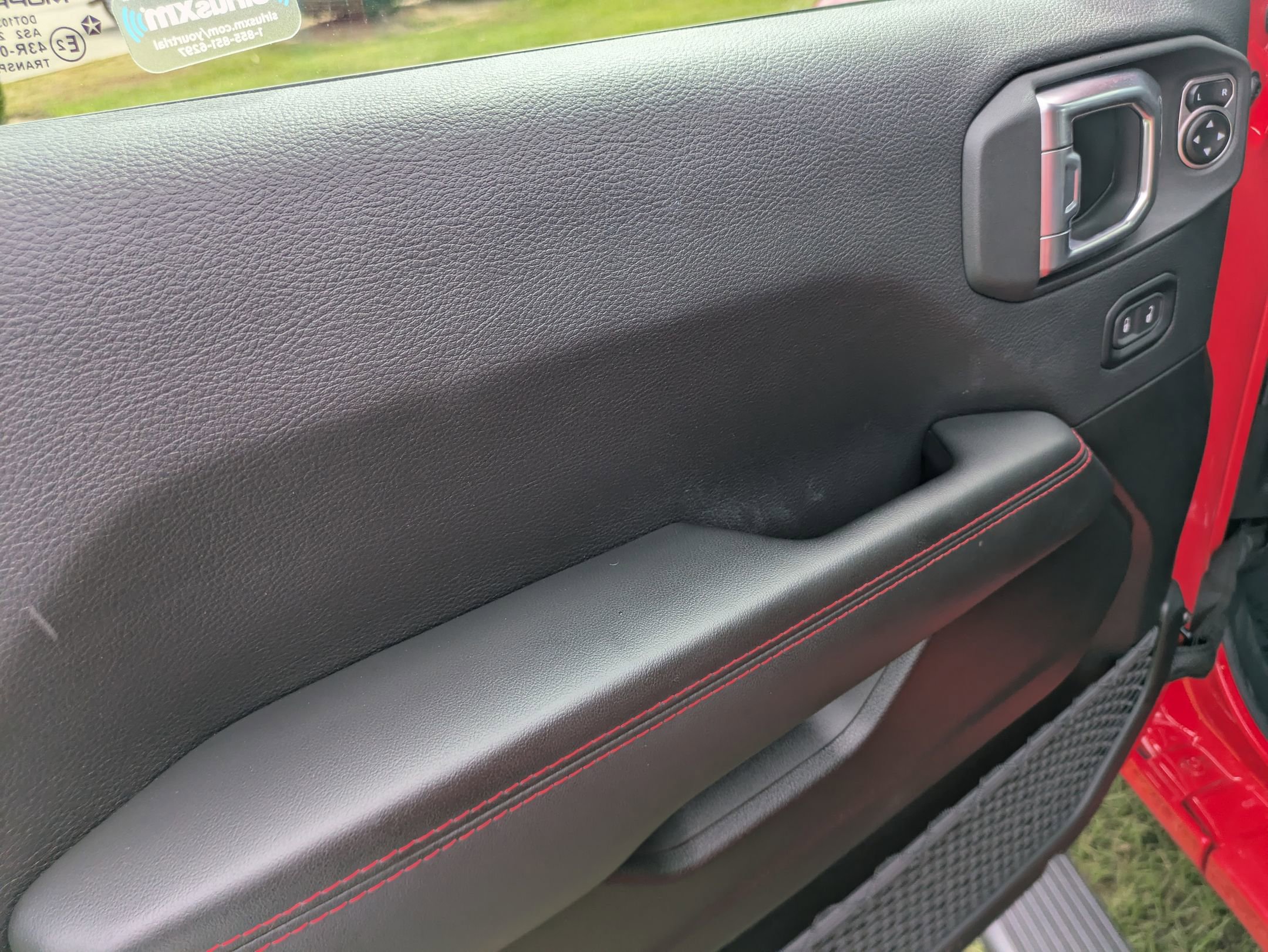 Used 2024 Jeep Wrangler Unlimited Rubicon w/ Technology Group image 13