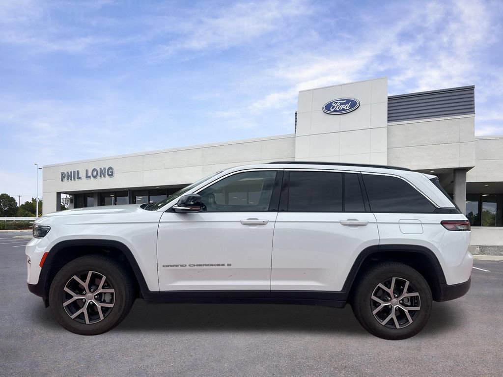 Used 2025 Jeep Grand Cherokee Limited w/ Trailer Tow Package AWD/4WD image 5