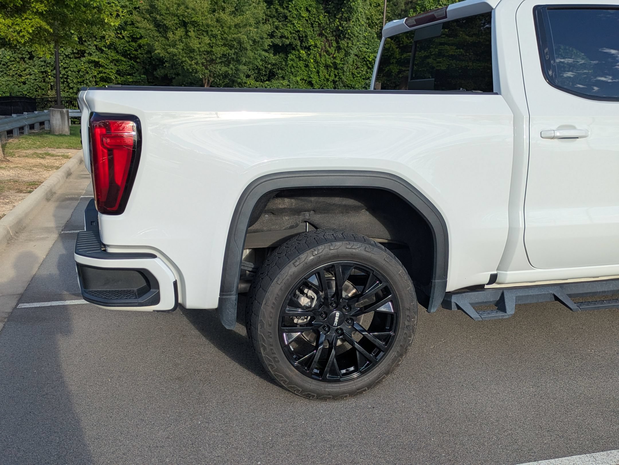 Used 2023 GMC Sierra 1500 AT4 w/ AT4 Preferred Package AWD/4WD image 37