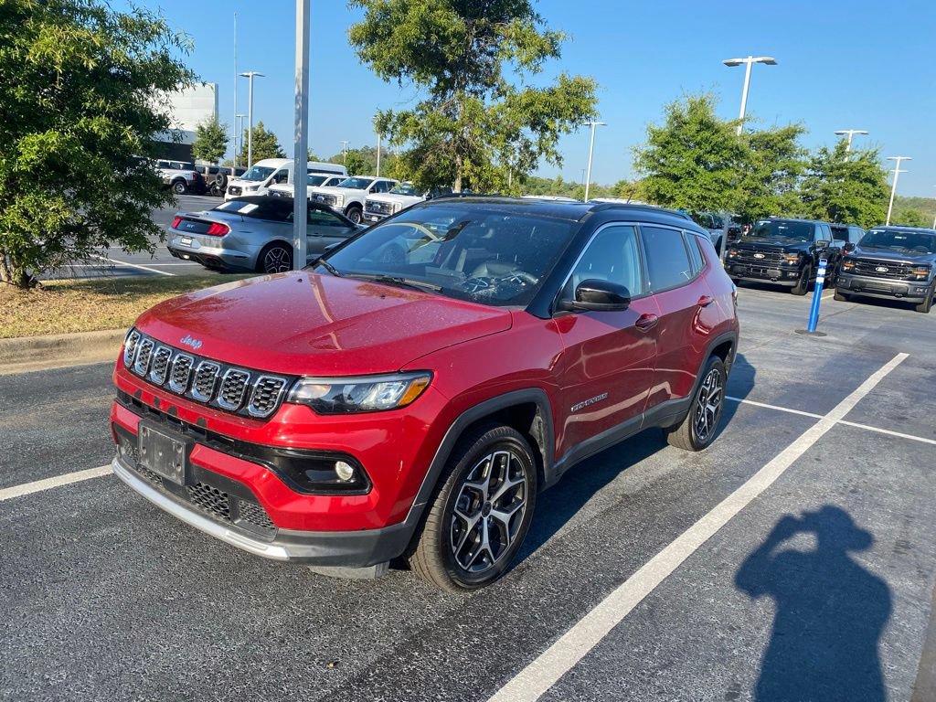 Used 2025 Jeep Compass Limited AWD/4WD image 3
