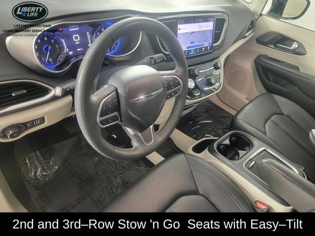Used 2024 Chrysler Pacifica Touring-L FWD image 12
