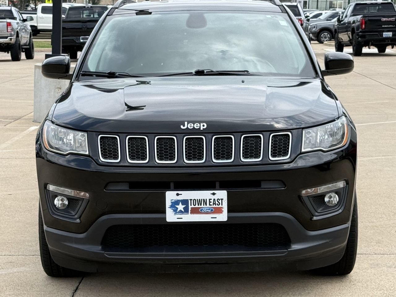 Used 2018 Jeep Compass Latitude w/ Popular Equipment Group FWD image 8
