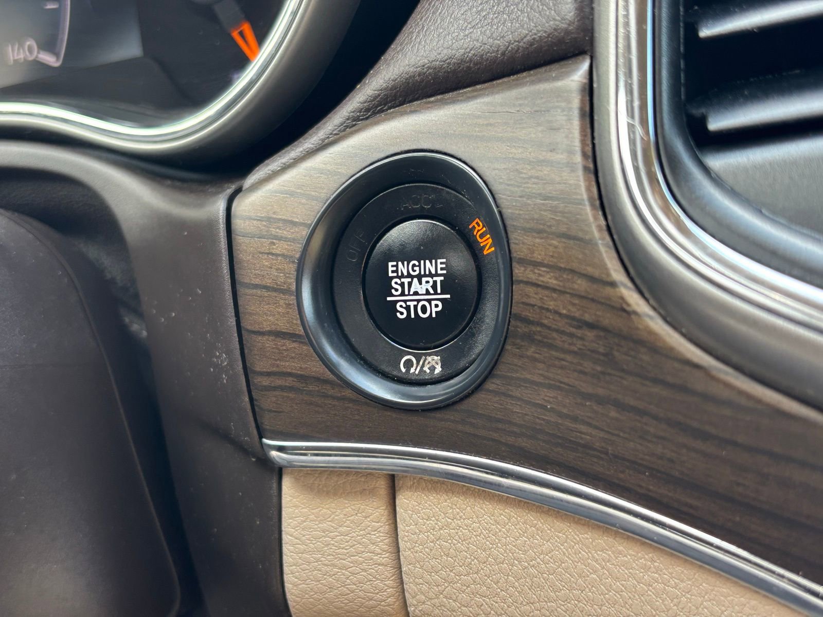 Used 2018 Jeep Grand Cherokee Overland image 29