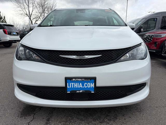 Used 2023 Chrysler Voyager LX image 2