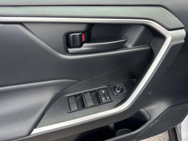 Used 2021 Toyota RAV4 LE AWD/4WD image 18