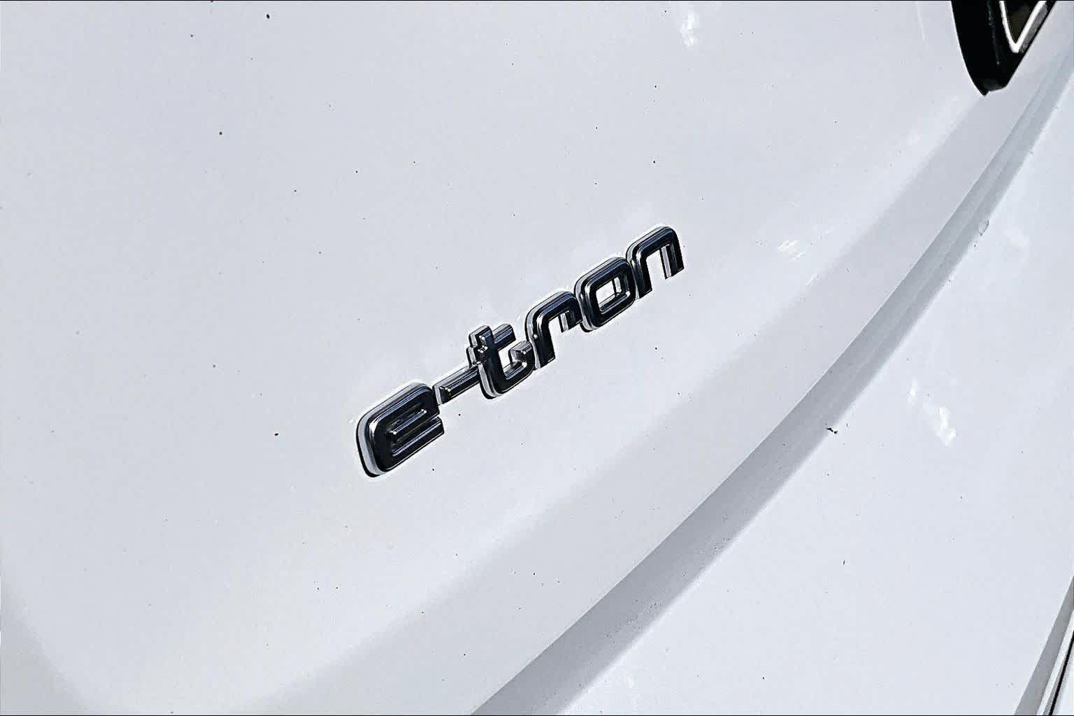 Used 2021 Audi e-tron Premium w/ Convenience Plus Package AWD/4WD image 11