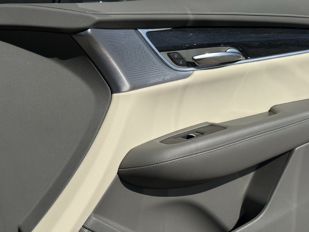 Used 2024 Cadillac XT6 Premium Luxury FWD image 27