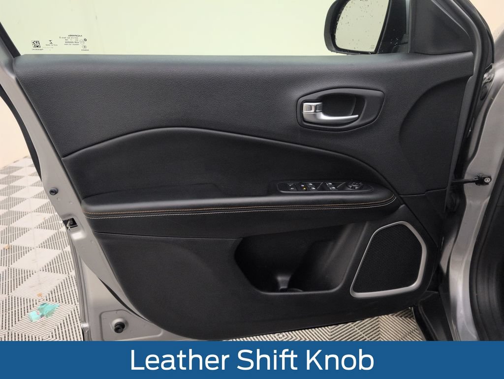 Used 2018 Jeep Compass Latitude w/ Popular Equipment Group FWD image 31