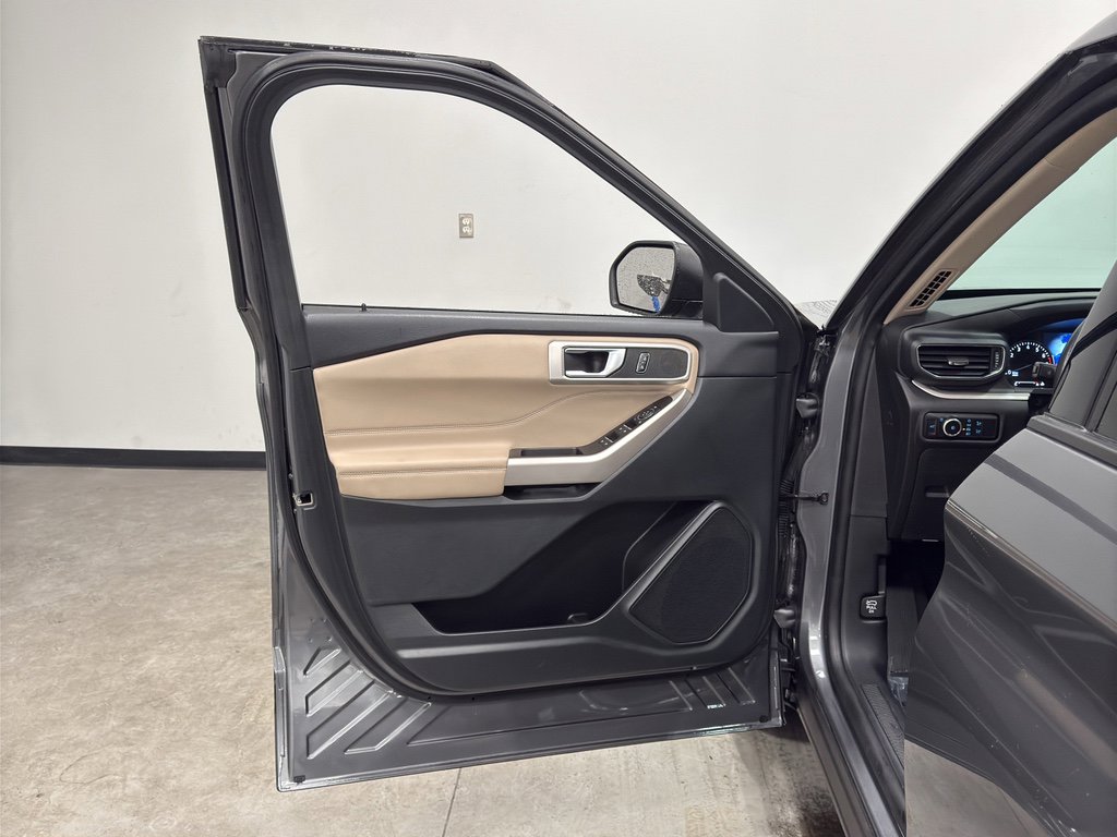 Certified 2023 Ford Explorer XLT w/ Equipment Group 202A image 9