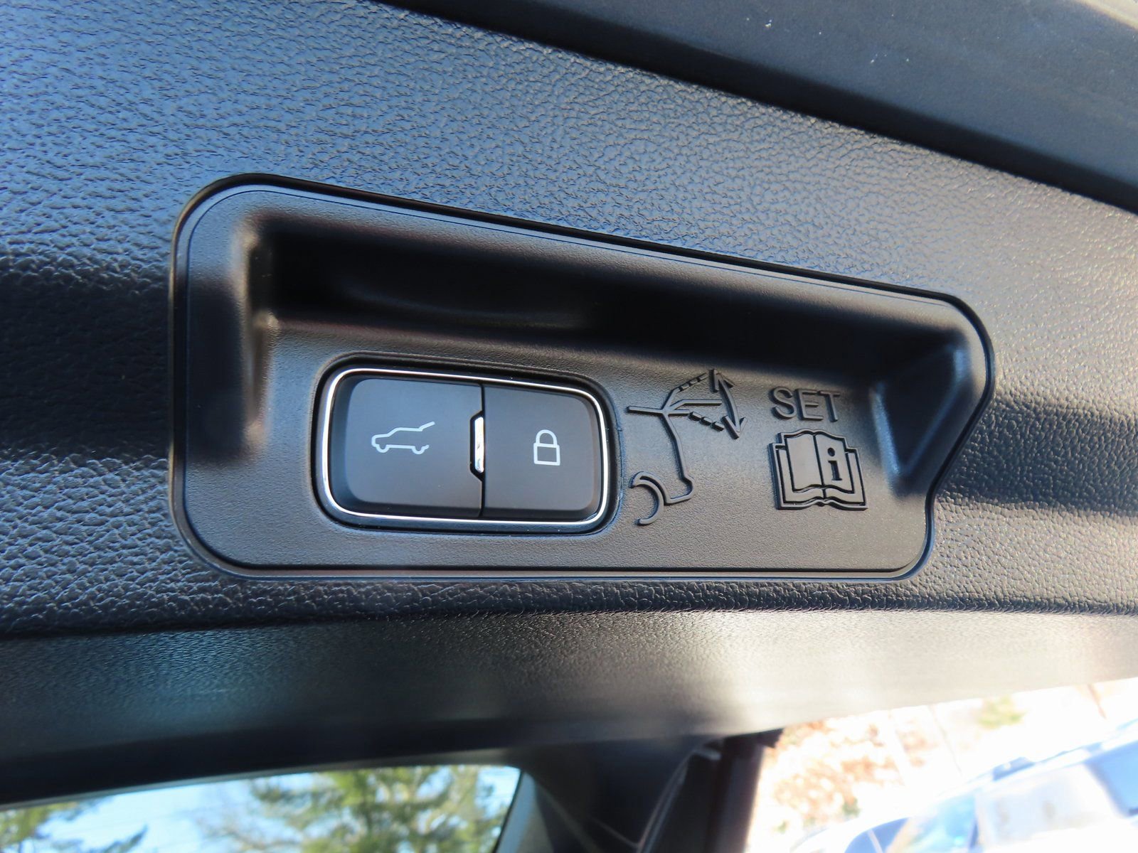 Certified 2024 Ford Explorer XLT image 36