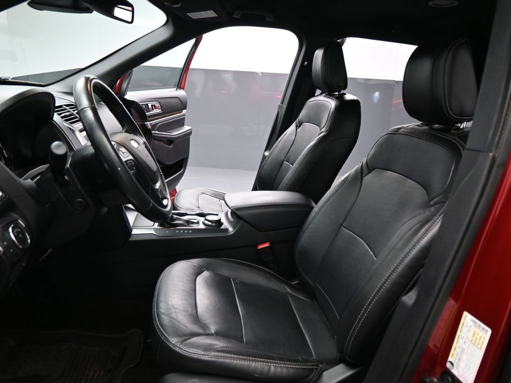 Certified 2018 Ford Explorer Limited w/ Ford Safe & Smart Package image 43