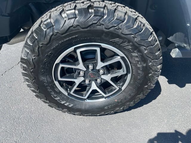 Used 2025 Jeep Wrangler Unlimited Rubicon w/ Safety Group AWD/4WD image 17