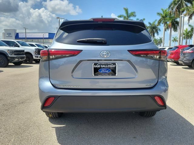 Used 2023 Toyota Highlander XLE FWD image 5