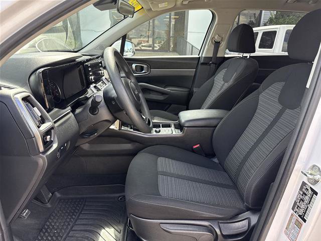 Used 2023 Kia Sorento LX AWD/4WD image 4